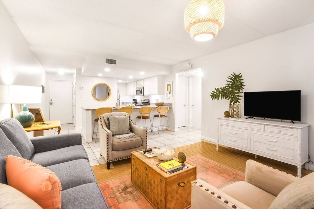 Sugar Beach153- 4 Pools Two Bedrooms 2 Baths Beach-side