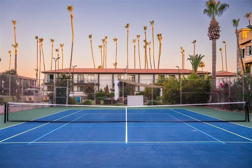105 Fully Furnished 1BR Suite-Outdoor Pool! by RedAwning