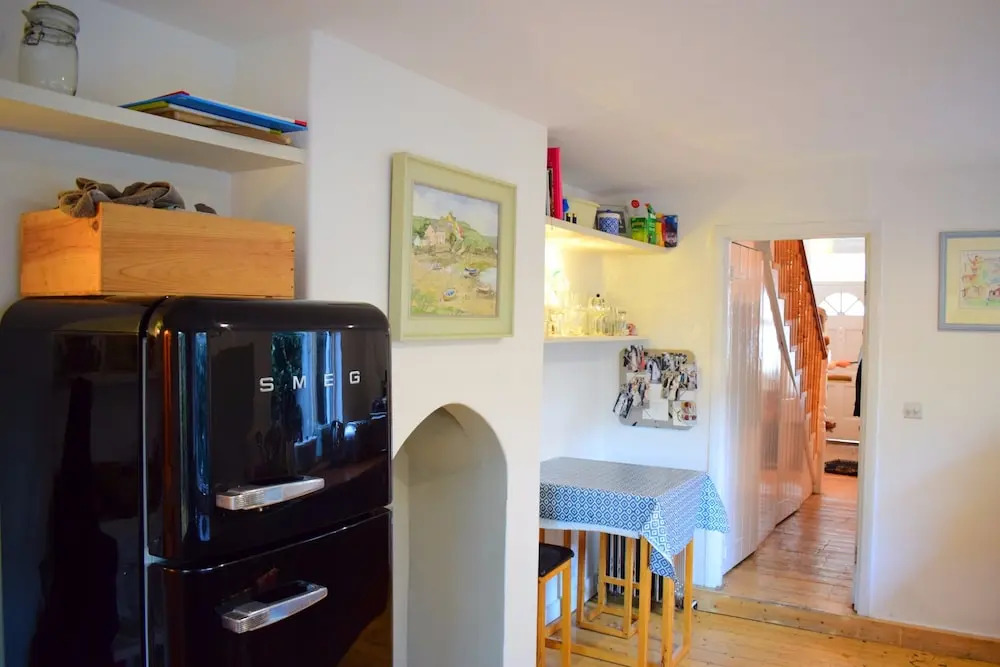 1 Bedroom Home With Private Garden in Barons Court