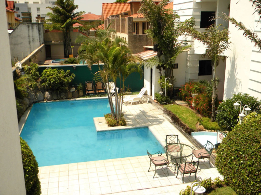 Royal Lodge Hotel