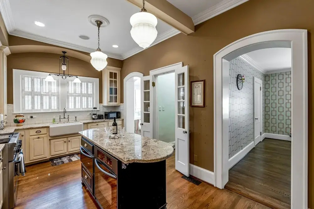 Elegant House with Patio in Greensboro