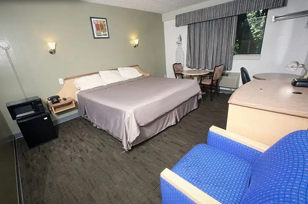 Meadowbrook Motor Lodge