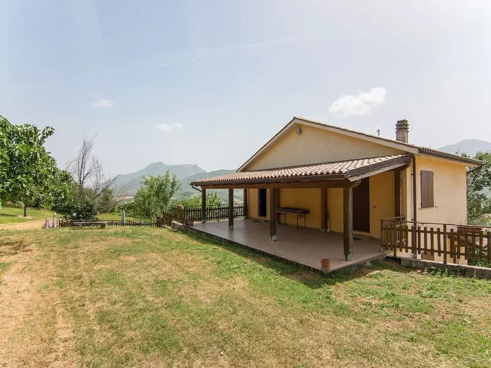 Belvilla by OYO Hillside Villa With Pool