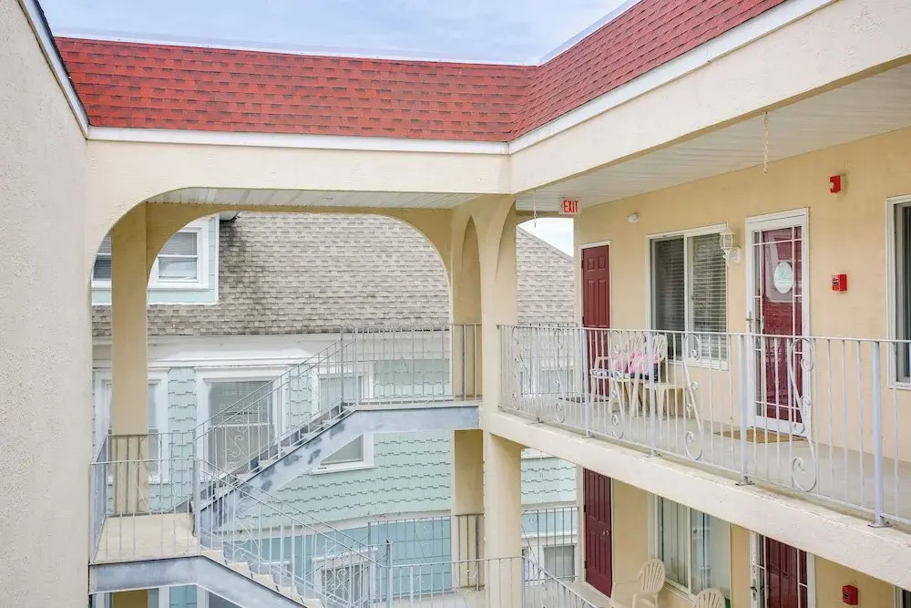 Quaint Wildwood Condo ~ Walk to Beach!