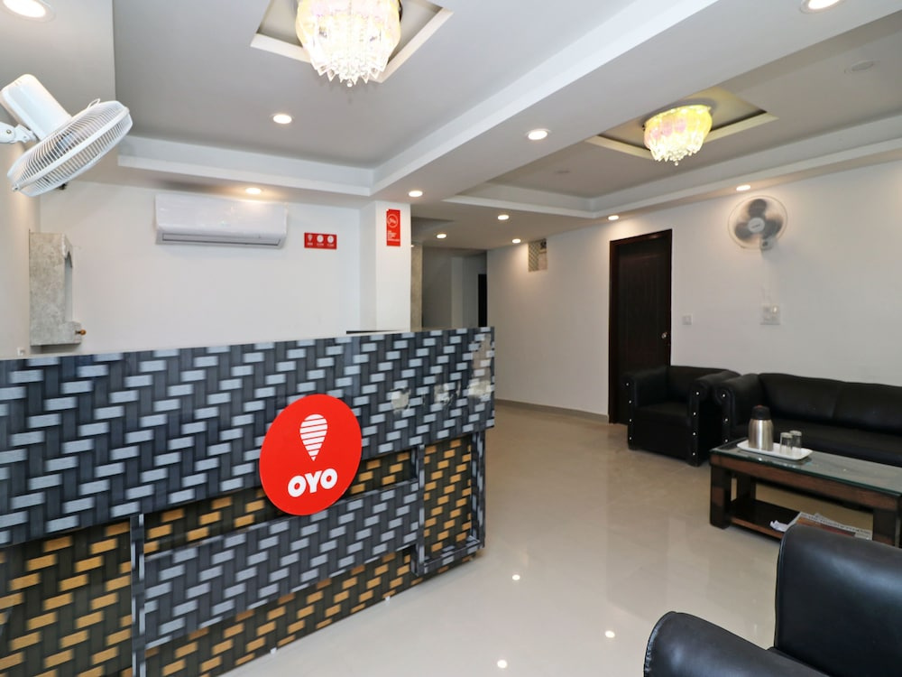 OYO 13658 Hotel Tanish Palace