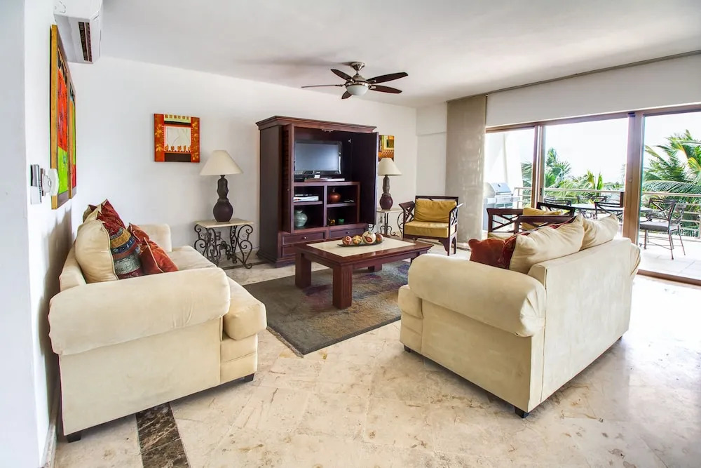 Corto Maltes 205 Ocean Front Condo 2bd 2 Bath