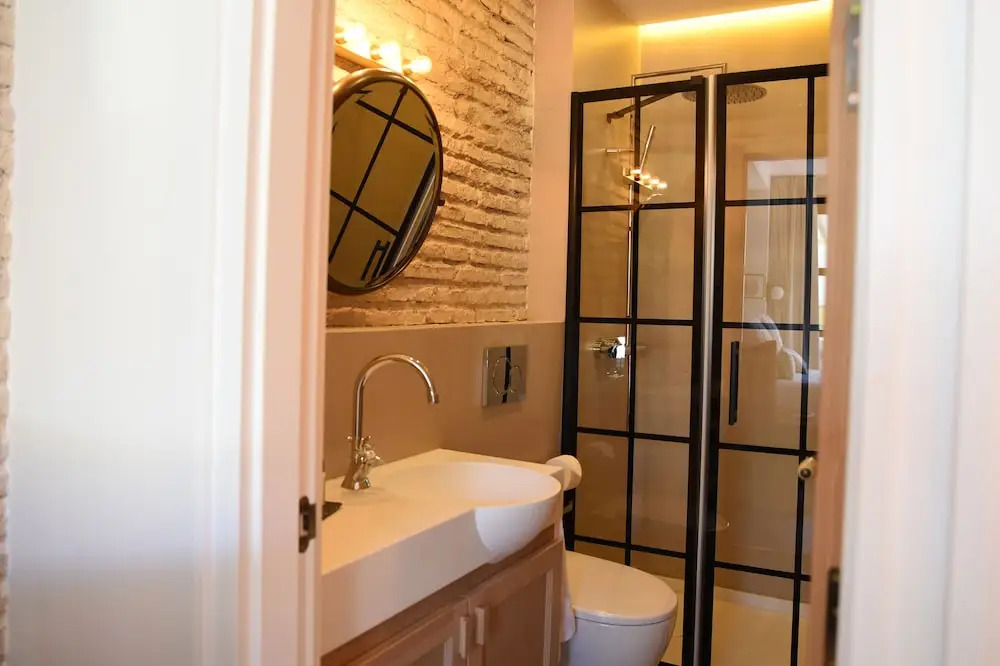 Honest Sevilla Hotel