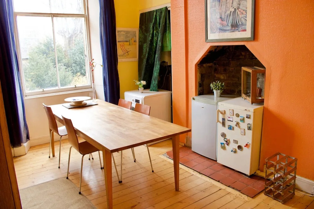 2 Bedroom Flat In Morningside