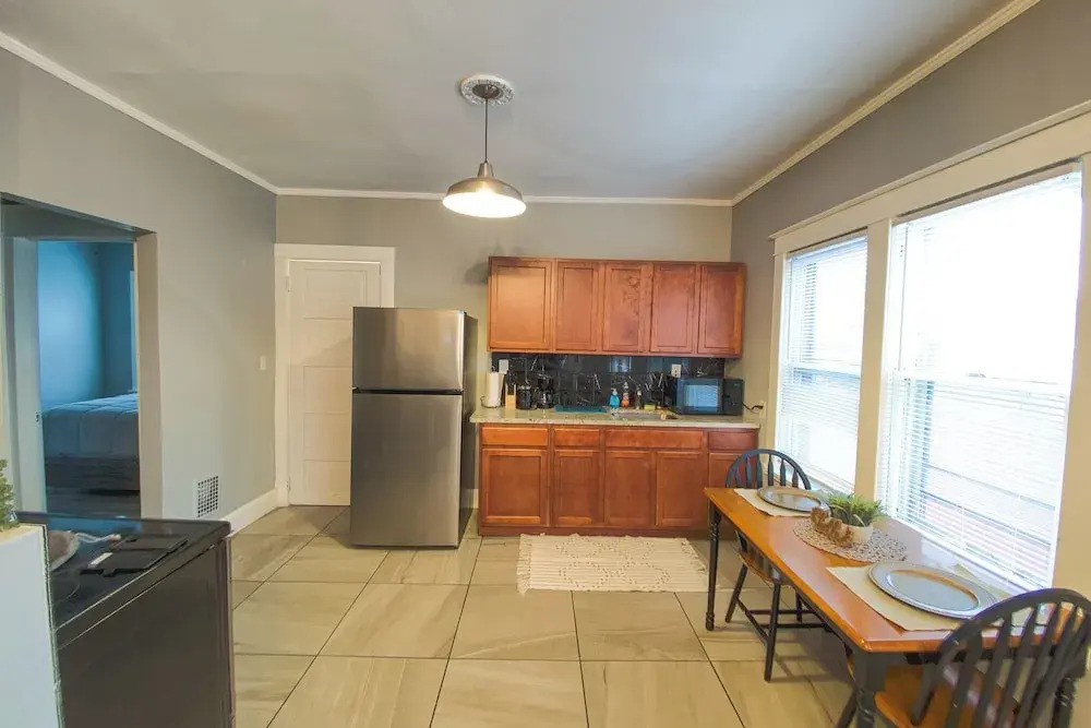 Large 6Br, 2Ba Close To Niagara Falls