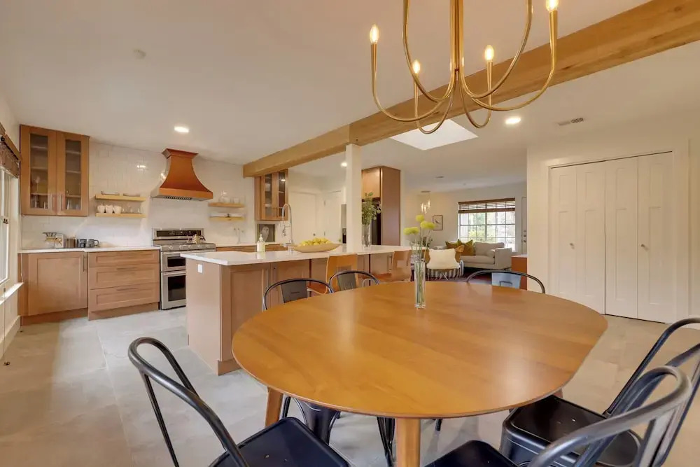 6 Mi to Dtwn Austin: Home w/ Screened Porch & Yard