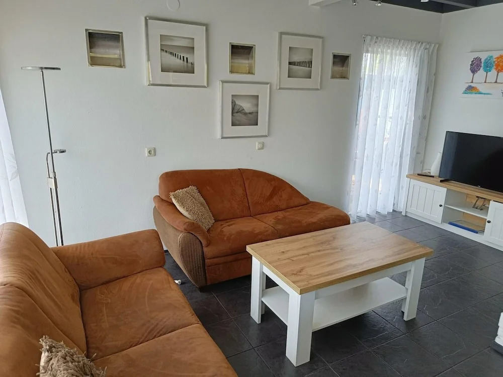 Zeeland Home With Fireplace