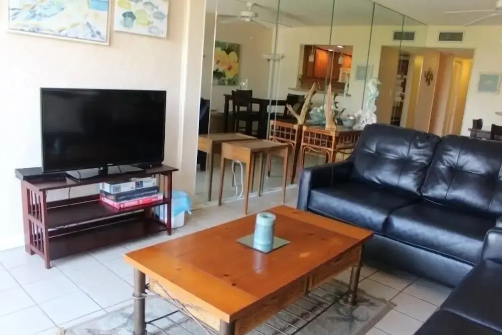 End Unit With Ocean Views And Juliet Balcony. 2 Bedroom Condo by RedAwning