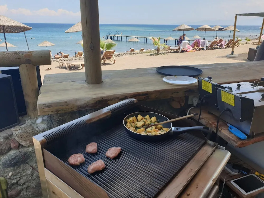 Assos Batık İskele Beach Hotel