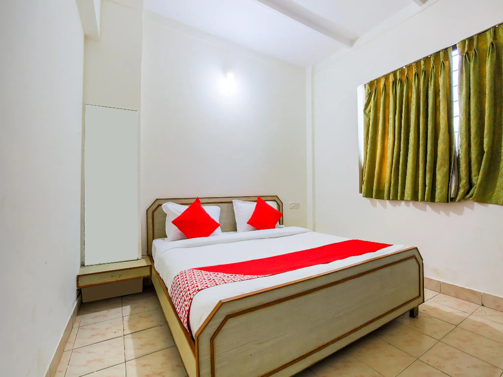 OYO 23068 Hotel Kamal Palace