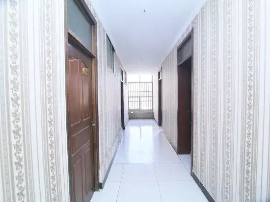 OYO Hongdu Express Homestay (Tengzhou Bus Terminal Jiayu Trade City)
