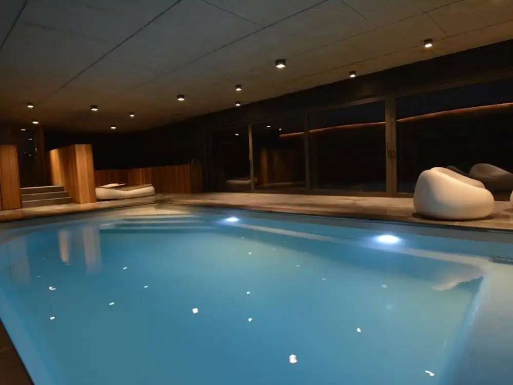 Luxurious Villa With Swimming Pool in La Roche