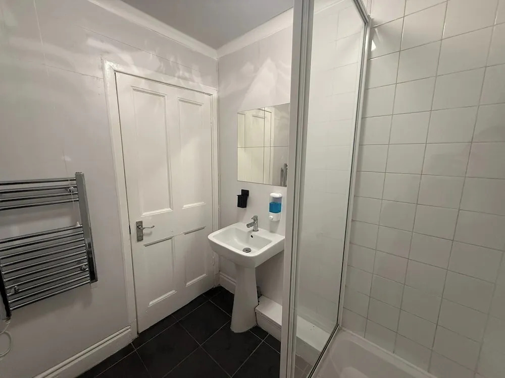 Blackpool - Apartment - Sleeps 6- Coastal Stay