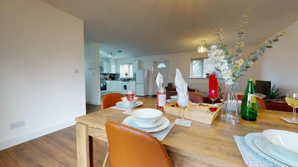 Step Free 2 Bedroom Apartment, Business, Leisure, Contractors, SRK Serviced Accommodation