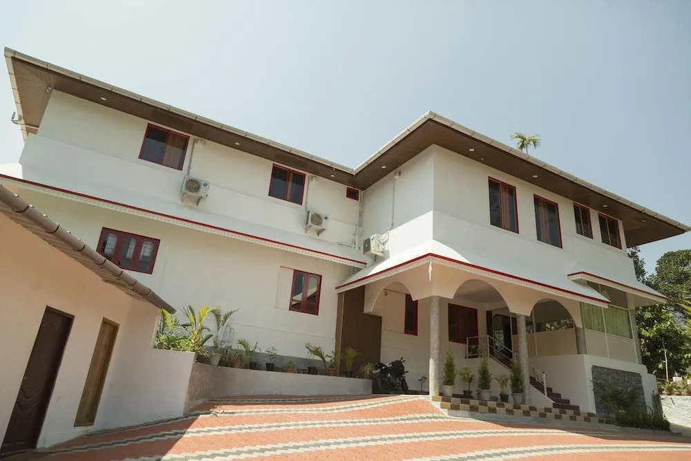 OYO 7966 Laacienekkas Valley Resort