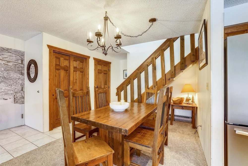 Pine Ridge 7e - Ski-in / Ski-out 3 Bedroom Condo by RedAwning