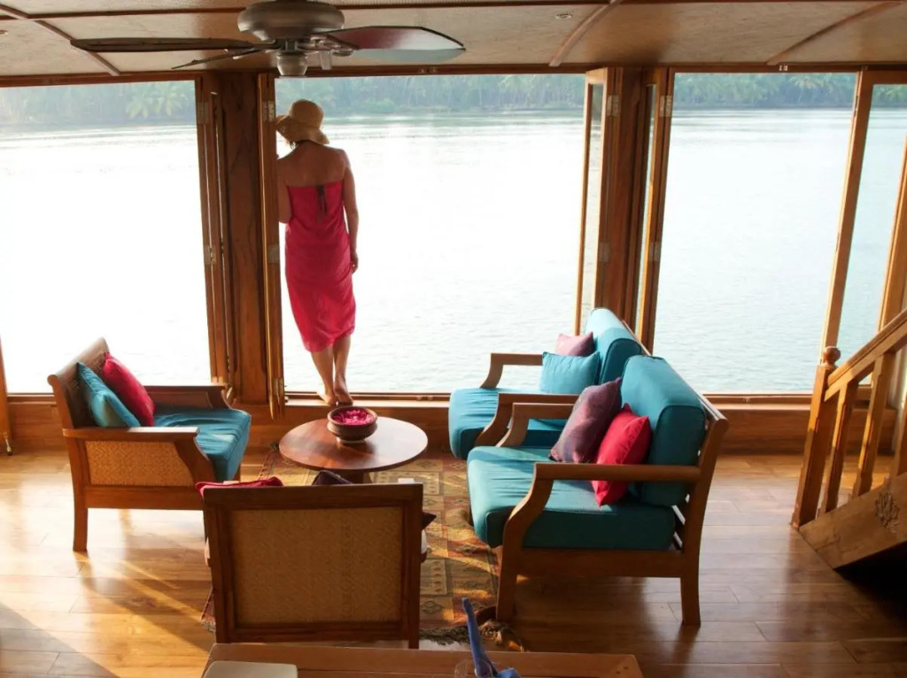 The Lotus - Houseboat