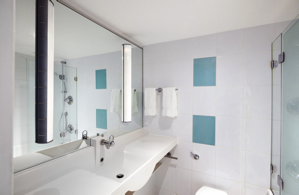 Novotel London West