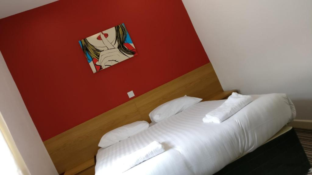 OYO Wave Crest Hotel