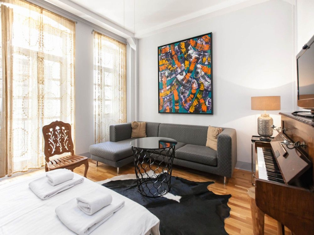 Chiconomy Suites