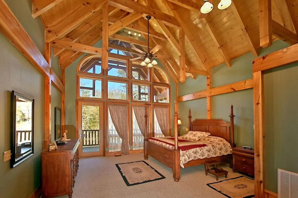 Birds Creek Mansion 650 - Six Bedroom Cabin