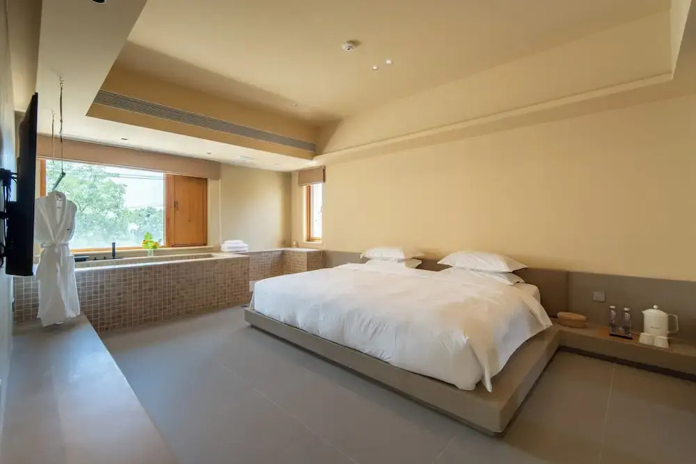 The Long Circle House