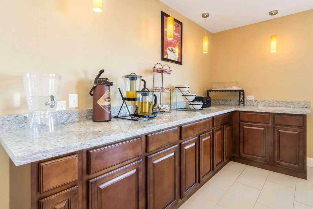 Econo Lodge Inn & Suites North Little Rock near Riverfront
