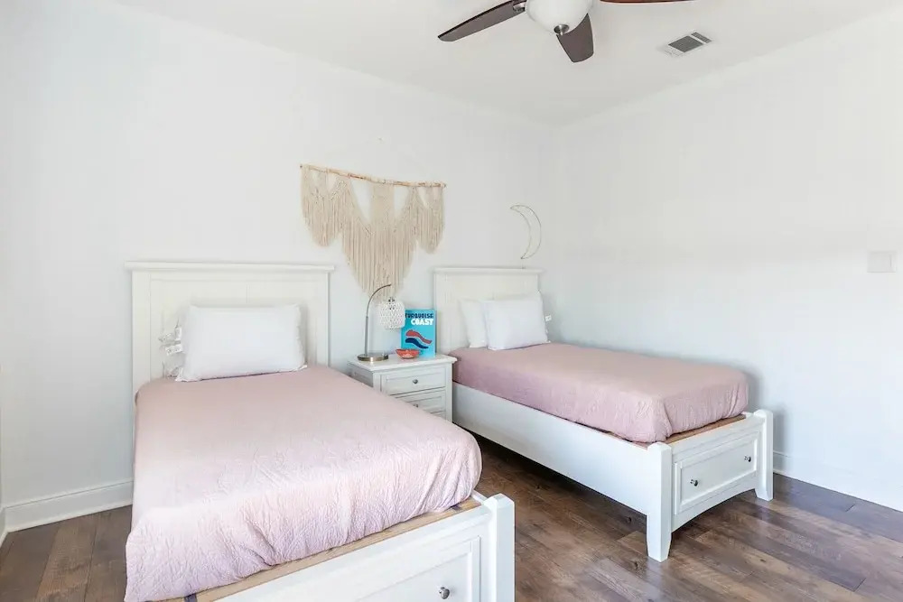 Beach Cottage W/ 3br Ocean View Balcony 3 Bedroom Home by RedAwning