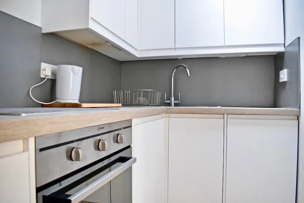 Light and Open 2 Bedroom Flat by Gloucester Road