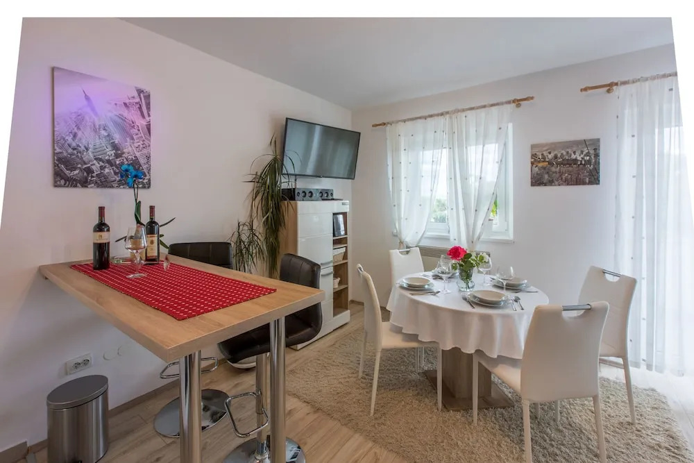 Apartments Dolloree