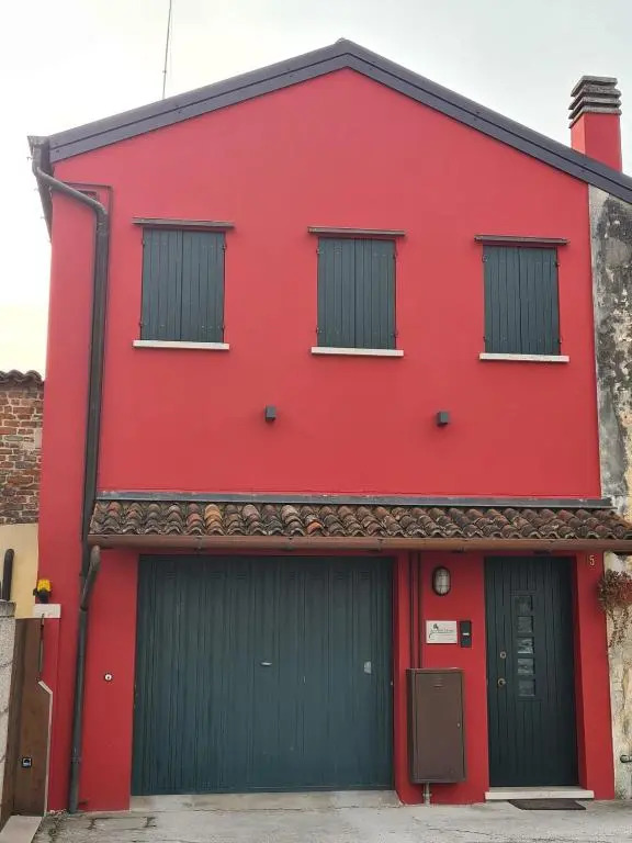 Novalesi Red House