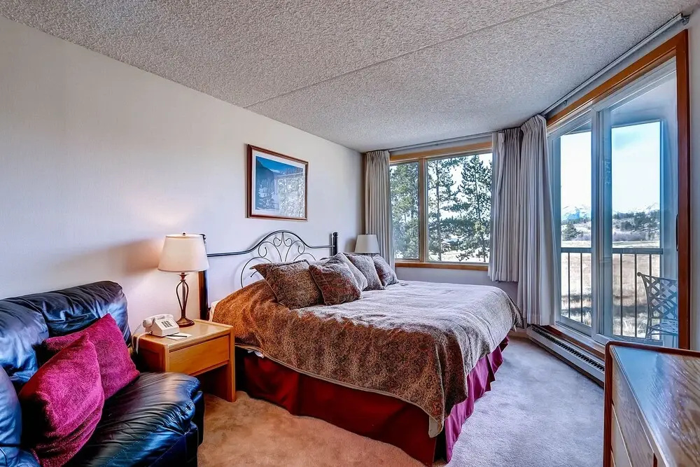 Upgraded & Spacious 2bdrm /stunning Views+kids Ski Free 2 Bedroom Condo by RedAwning