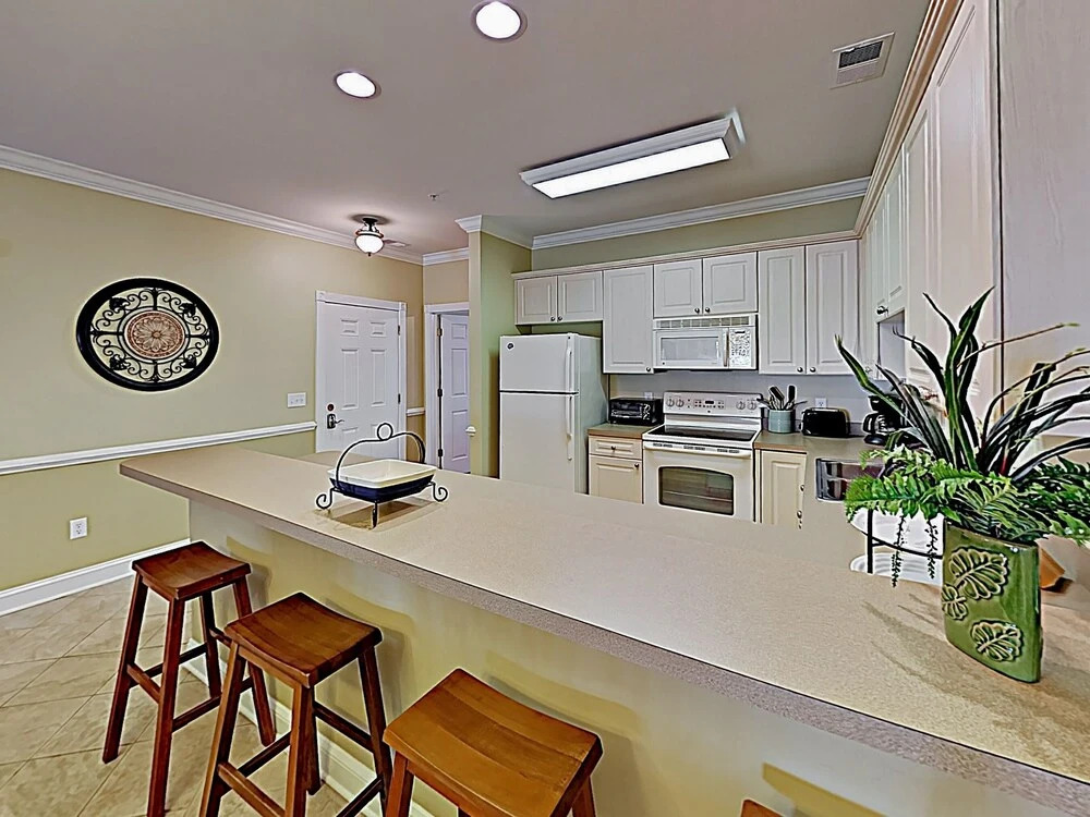New Listing! Centrally Located W/ Pool 3 Bedroom Condo