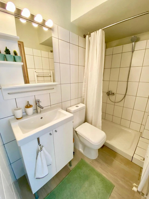 For a genuine Athenian homestay!