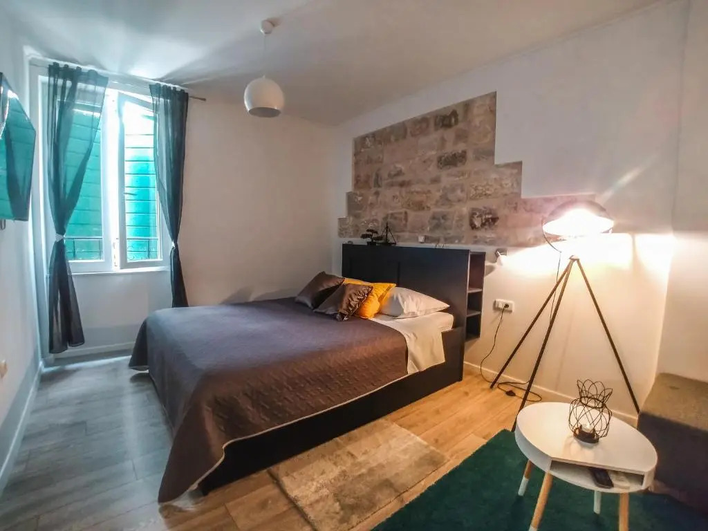 Julije Rooms