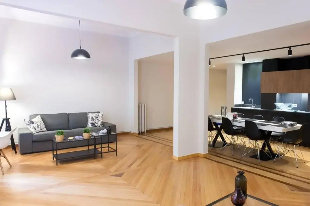 TONI'S 4BD near Classy KOLONAKI, locals enjoy it
