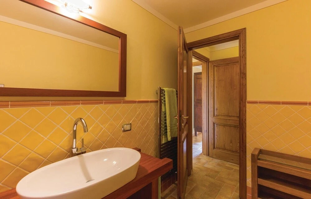 2 Bedroom Nice Home In Camaiore Lu