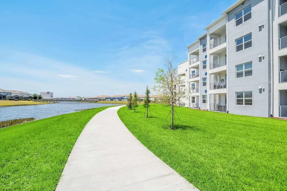 Posh and Spacious 3BD Condo With Patio, Pond View and Close to Disney! #3sl108