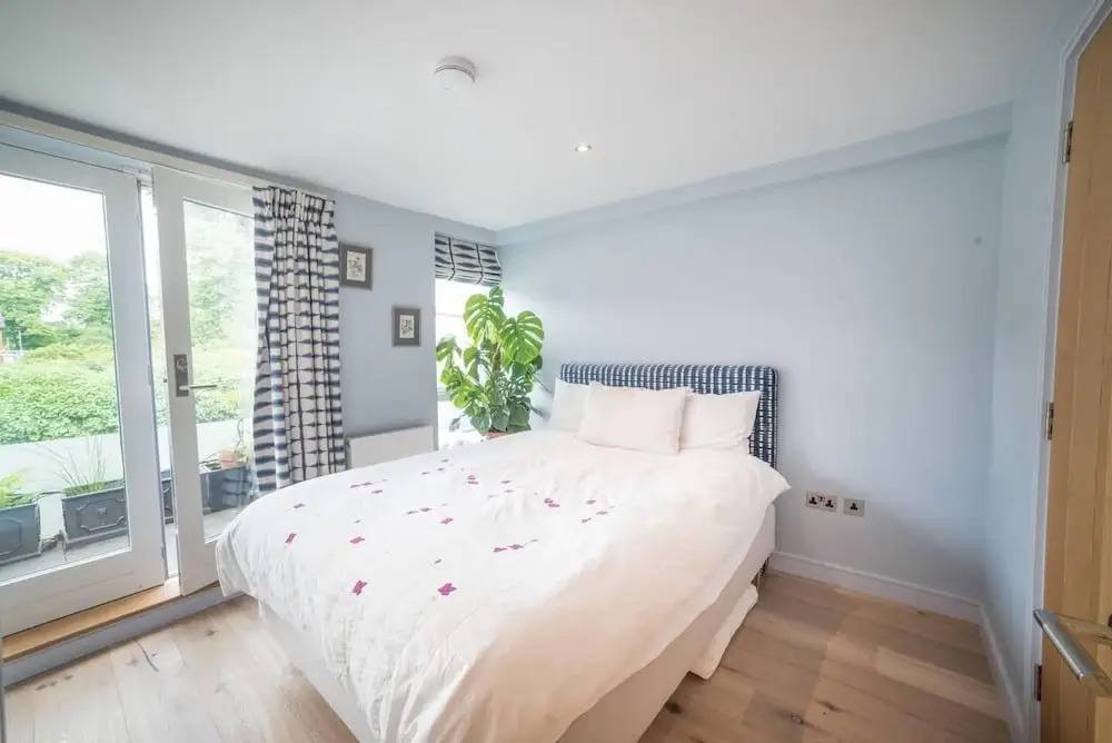 Cosy And Beautiful 4br House