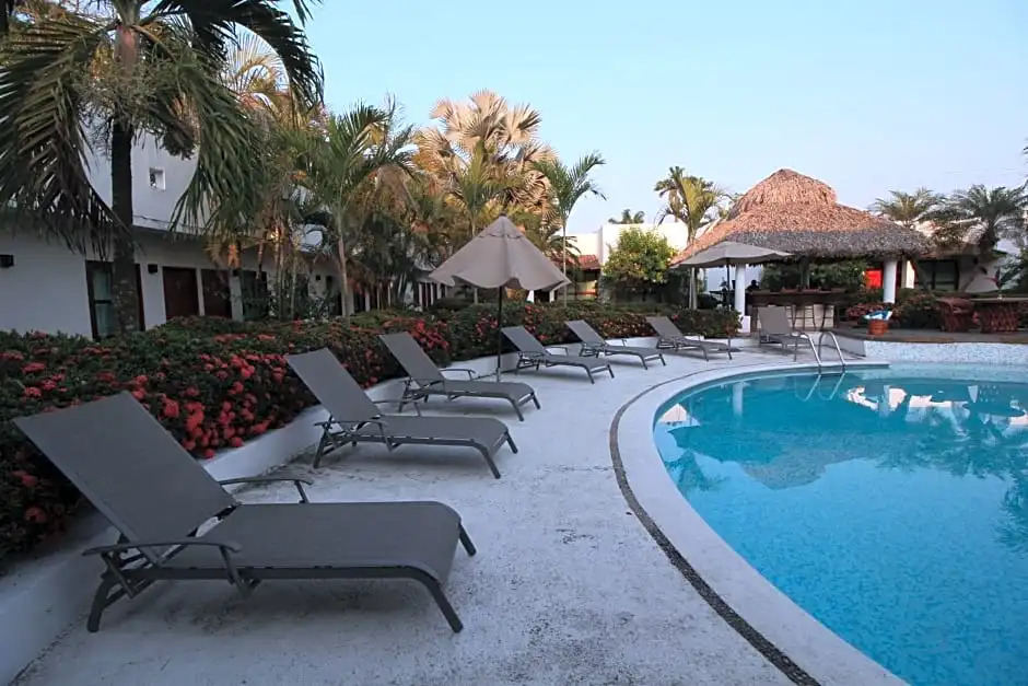 Villa Blanca Suites