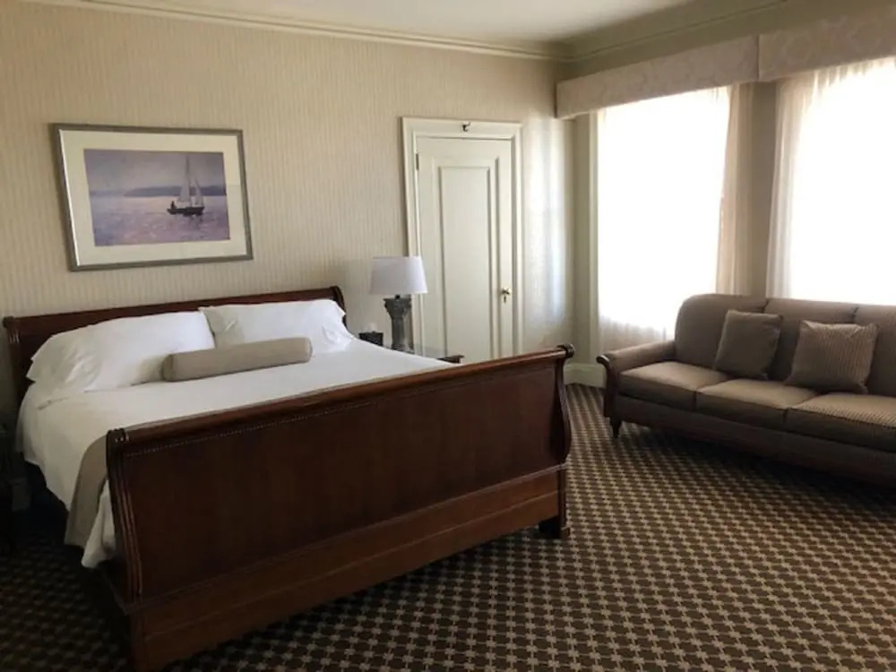 OceanCliff Hotel