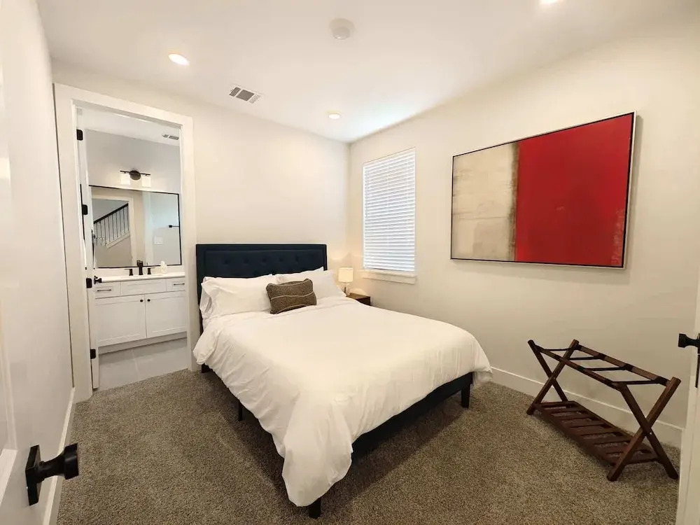 Northside Retreat Chic 3 Bdr, Pet Friendly!