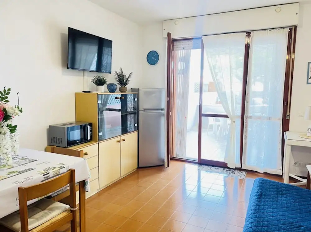 Flat With Terrace Overlooking the Pool