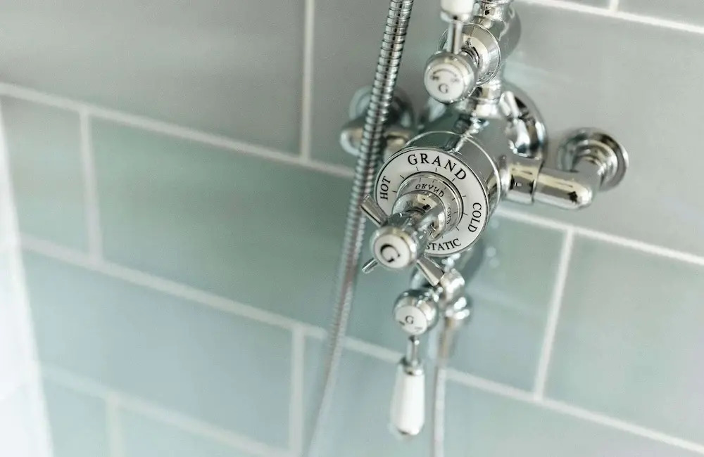 Ormesby Manor - 8 Beds - Sleeps 16 - Hot Tub