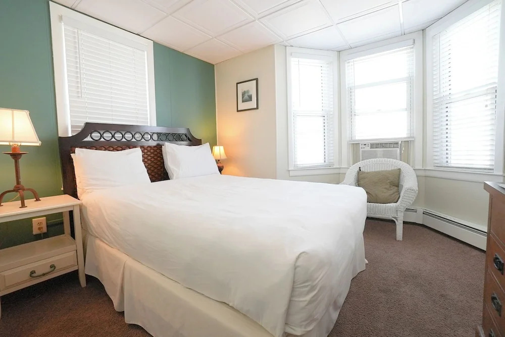 North Beach Hotel
