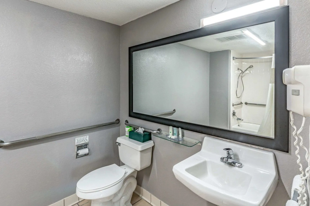Quality Inn I-10 East near Frost Bank Center